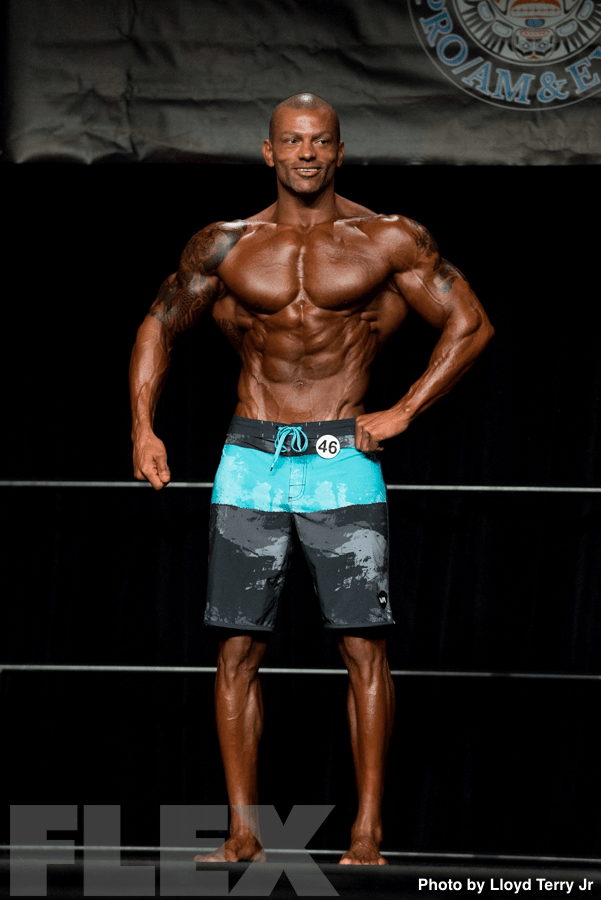 2016 IFBB Vancouver Pro: Men's Physique - Bax Rysaac