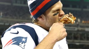 Tom-Brady-Eating-Turkey-Leg