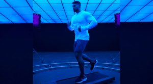 Andrei Deiu’ running on a treadmill for his cardio workout