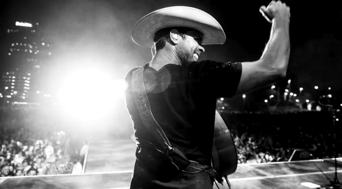 Country music star Dustin Lynch rocking out on stage